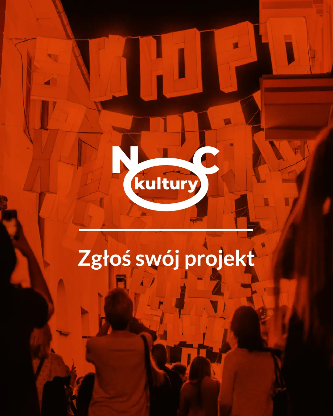 Static Zdjęcie instalacji artystycznej. Ludzie robią jej zdjęcia. Napis: Zgłoś swój projekt. Noc Kultury.